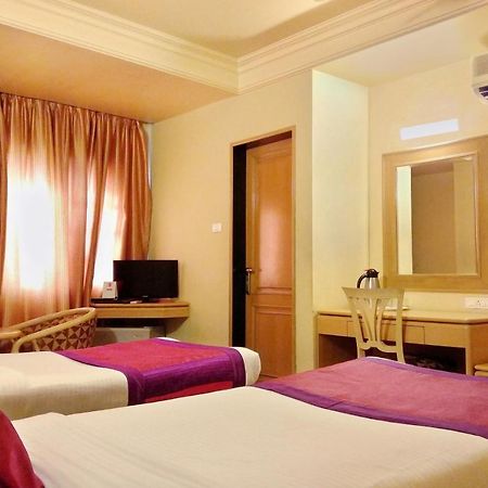 Capital O 333 Hotel Crystal Homes Bangalore Bagian luar foto
