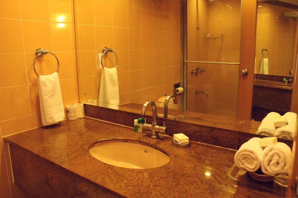Capital O 333 Hotel Crystal Homes Bangalore Bagian luar foto