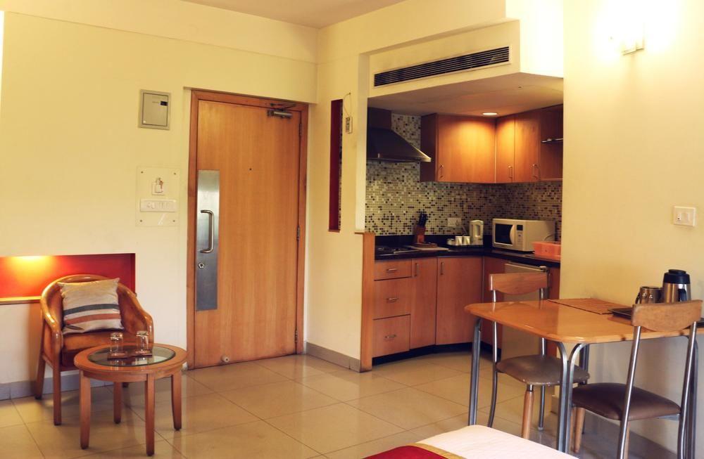 Capital O 333 Hotel Crystal Homes Bangalore Bagian luar foto