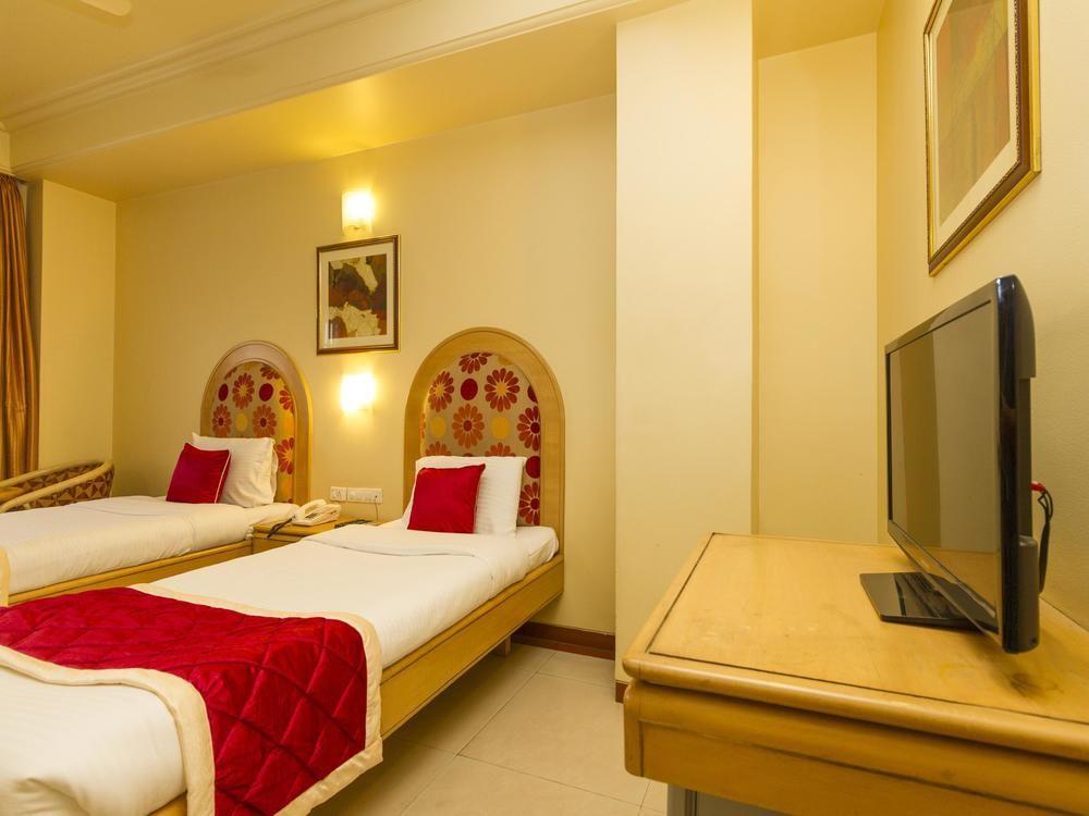 Capital O 333 Hotel Crystal Homes Bangalore Bagian luar foto