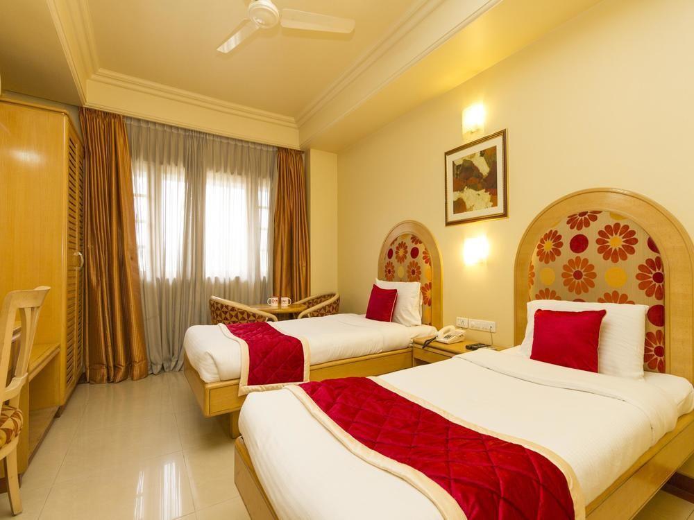 Capital O 333 Hotel Crystal Homes Bangalore Bagian luar foto