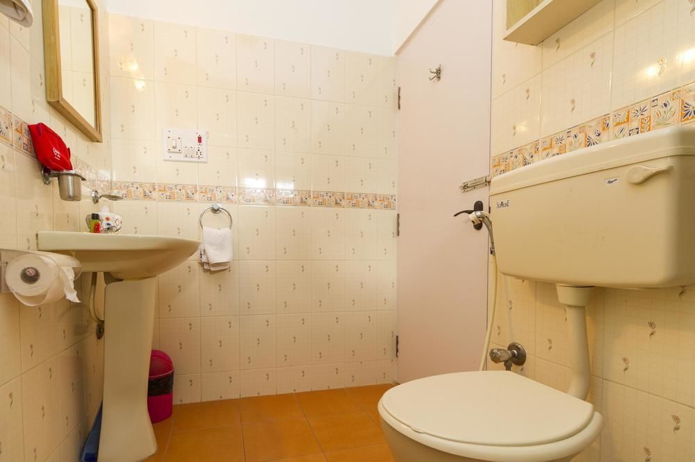 Capital O 333 Hotel Crystal Homes Bangalore Bagian luar foto