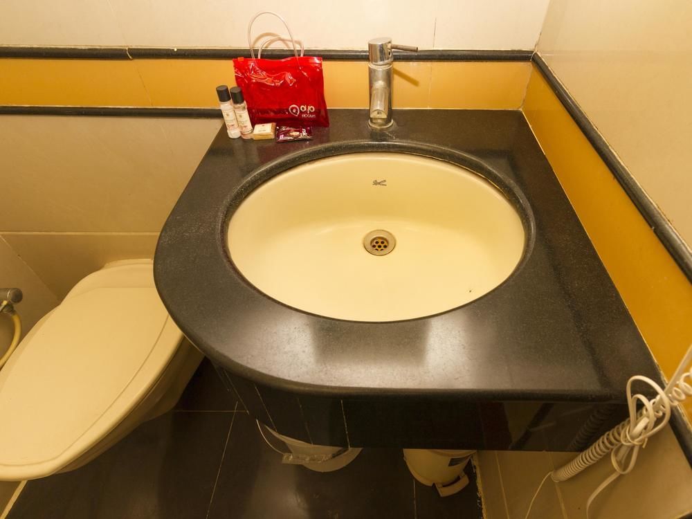 Capital O 333 Hotel Crystal Homes Bangalore Bagian luar foto