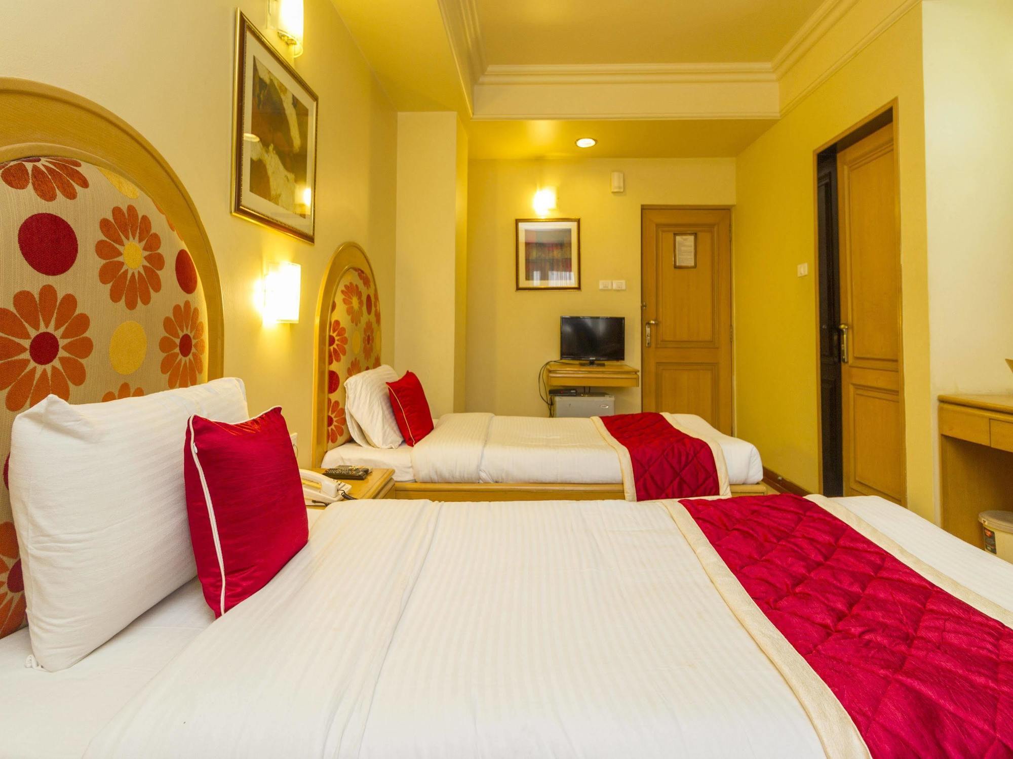 Capital O 333 Hotel Crystal Homes Bangalore Bagian luar foto